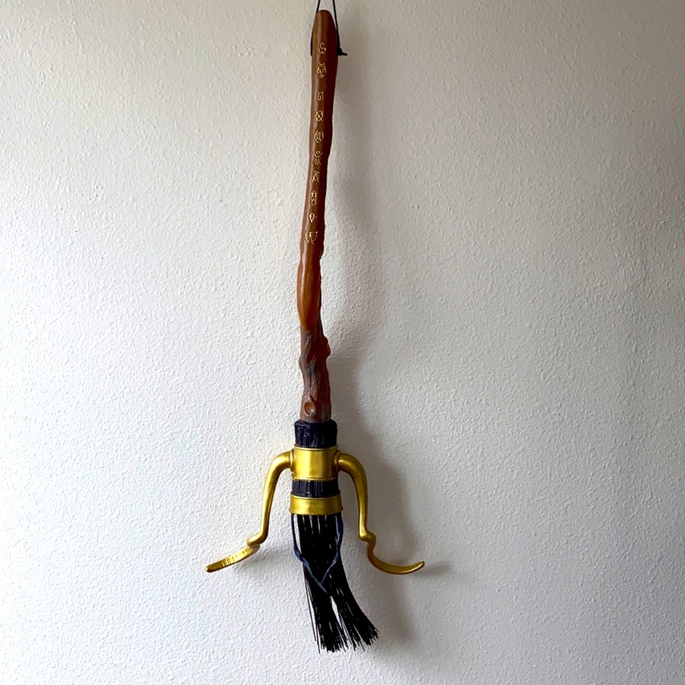 Harry Potter Collector Broom 🧹 Thunderbolt